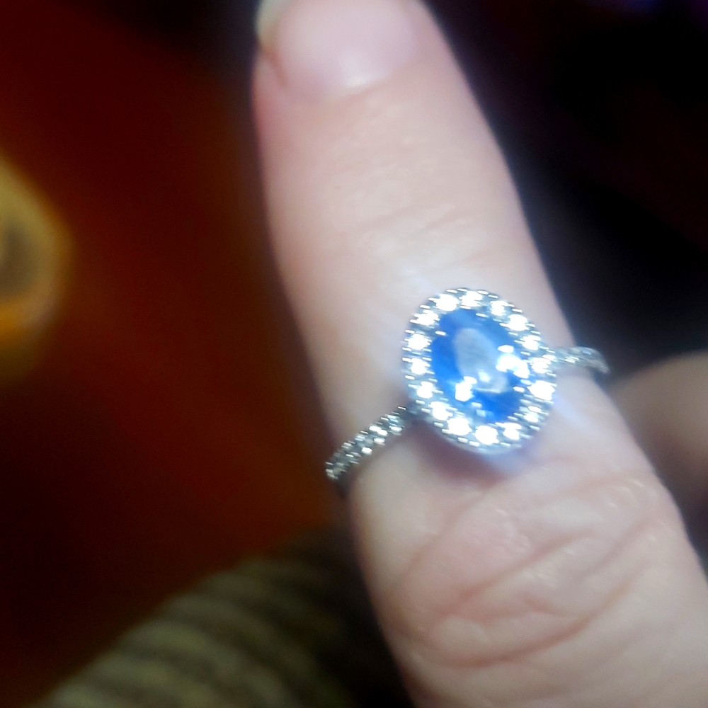 Beautiful blue Sapphire 10k white gold